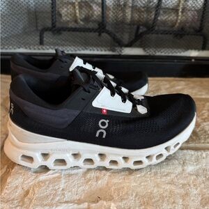 On Running Women’s Cloudstratus 3 Running Shoes